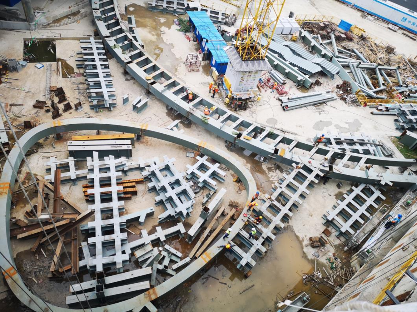 大跨度双层空腹异形桁架整体提升施工工法