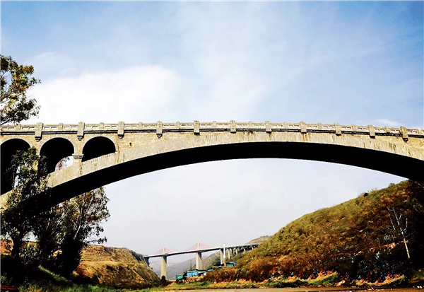  p data-id="tpdve89ssswt">开远长虹桥,位于云南省红河哈尼族彝族