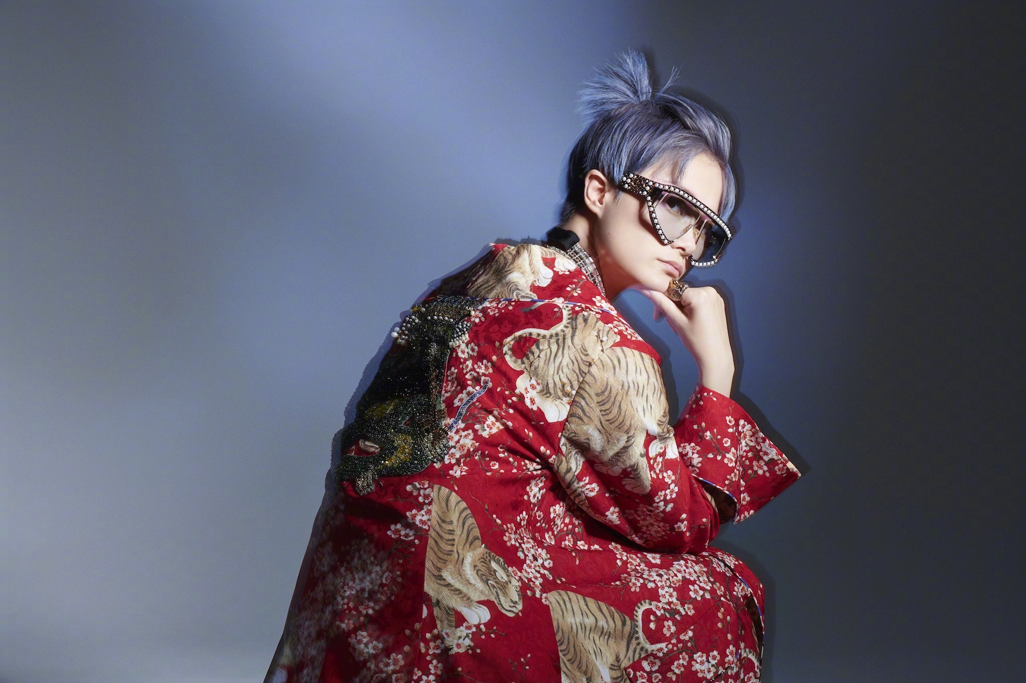  p>李宇春(chris lee),1984年3月10日出生于成都,中国流行女歌手,演员