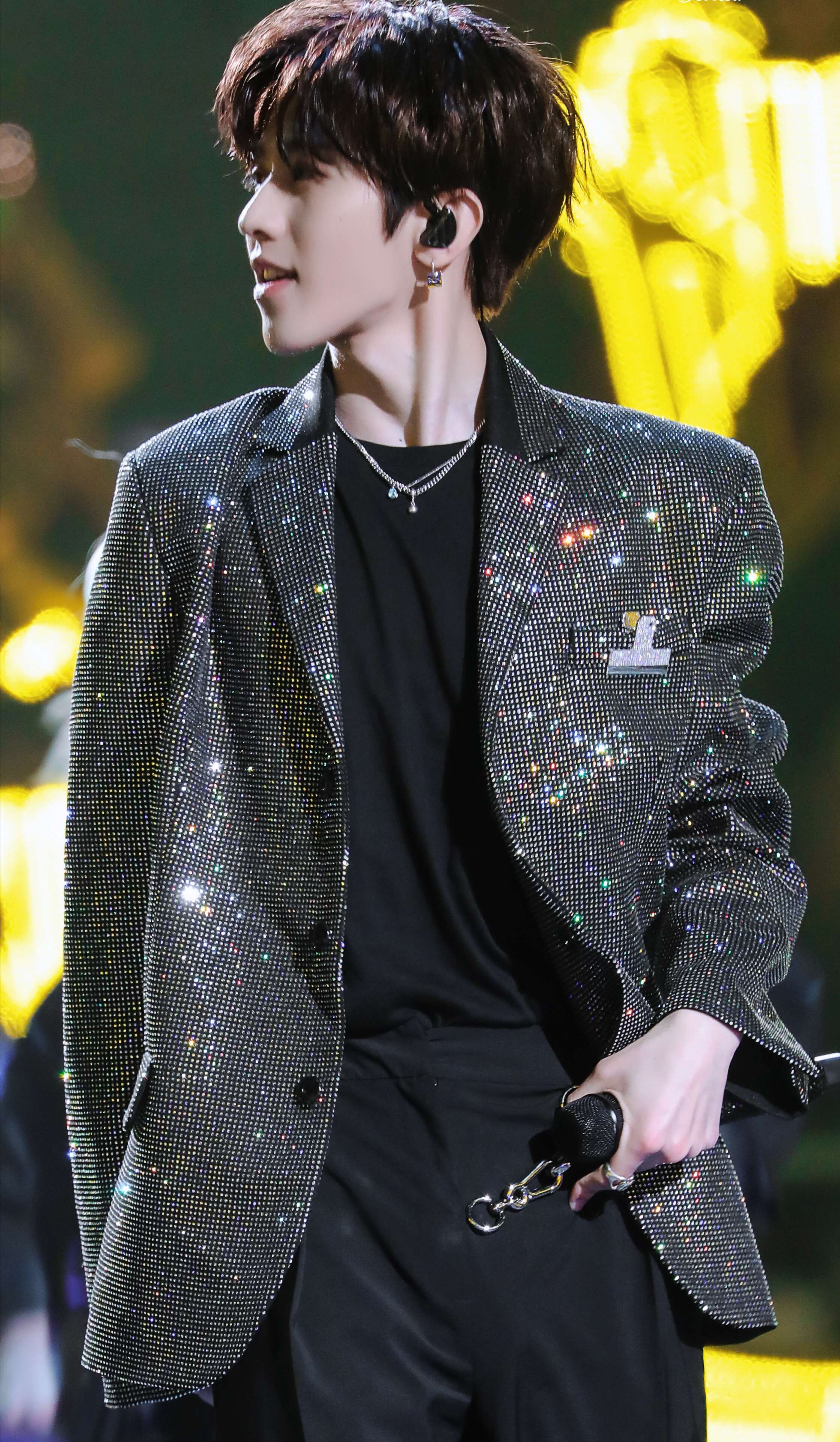  p>蔡徐坤(kun),1998年8月2日出生于浙江温州,籍贯湖南怀化 sup data