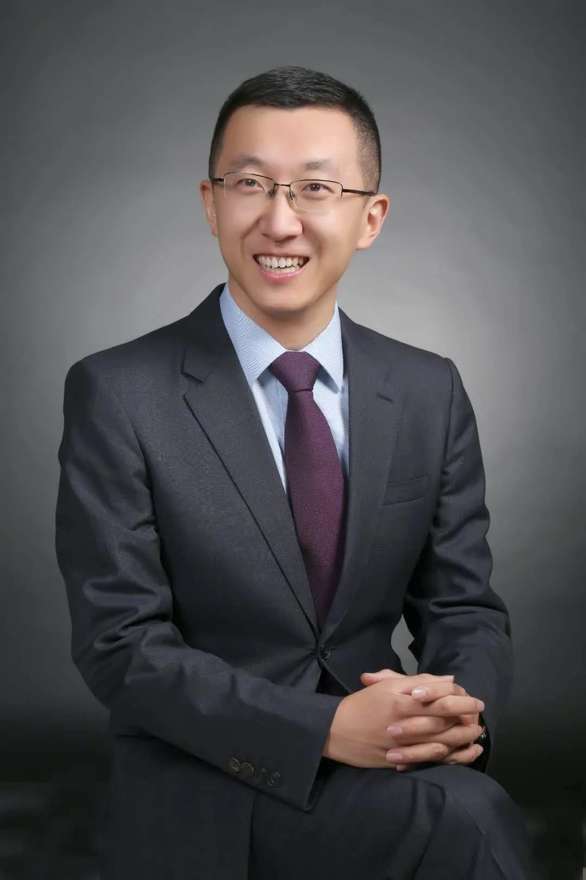 曾任校团委副书记,校党委学生部副部长,学生处副处长,现任清华大学