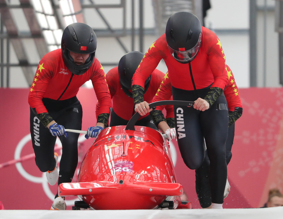  p data-id="gncof7zj7b">雪车也称"有舵雪橇",是一种集体乘坐雪车,是