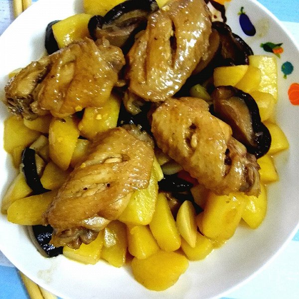 香菇鸡翅焖双薯