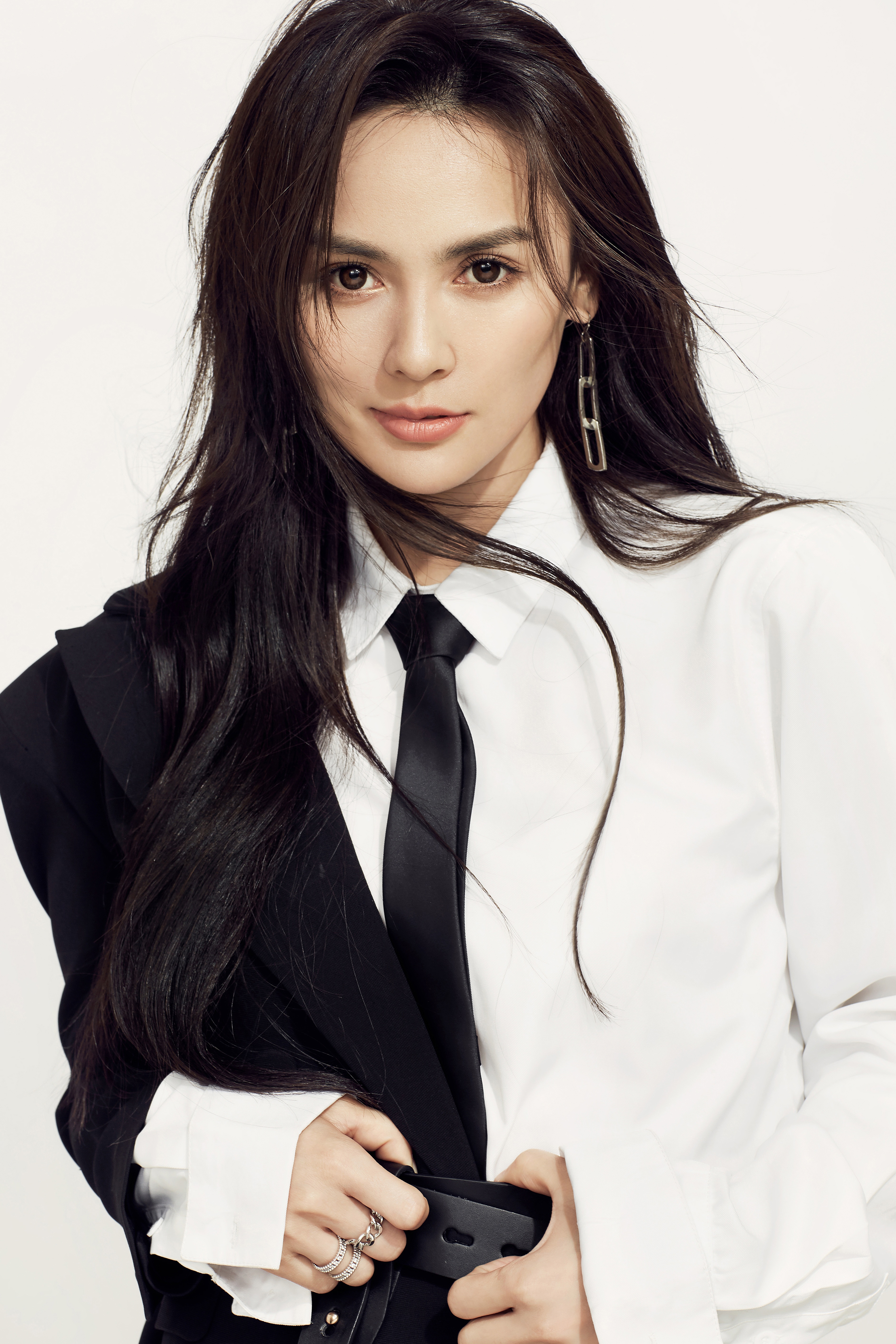  p>王奕心,2月16日出生于陕西省,中国内地女歌手,孔雀唱片旗下艺人