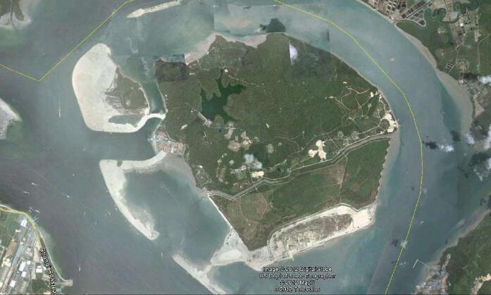  p>德光岛(pulau tekong)坐落于新加坡东北部的外海,其西面与 a href=