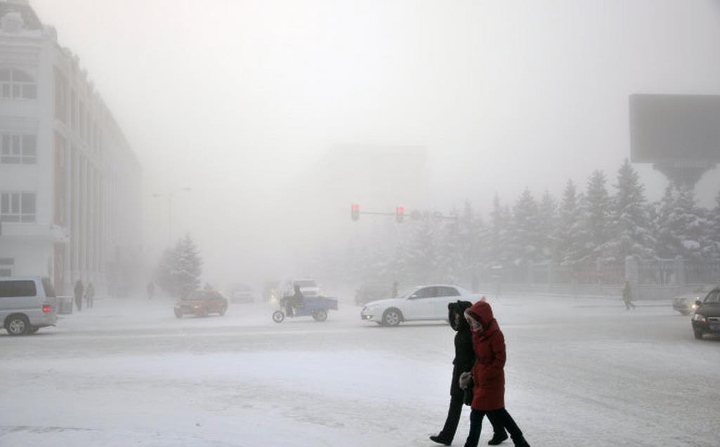  p>冰雾是由悬浮在空气中的大量微小 a href="#" data-lemmaid="