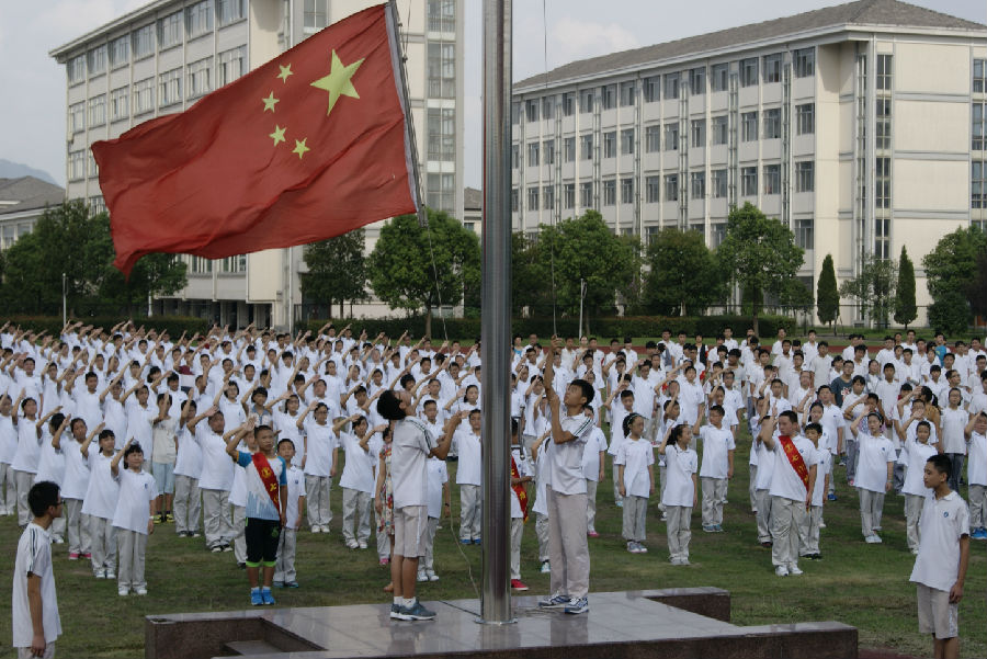  p> b>浙江省富阳区东洲中学 /b>座落在美丽的 a target="_blank"