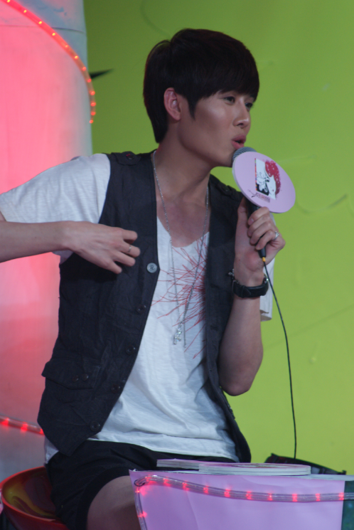  p data-id="gnyubgxnjx">胡晓,80后主持人,演员,全能唱作音乐人.