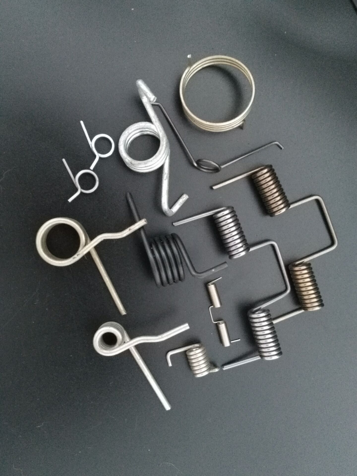 spring,释义是依靠其扭弹性产生摩擦力以传递动力或运动的弹簧