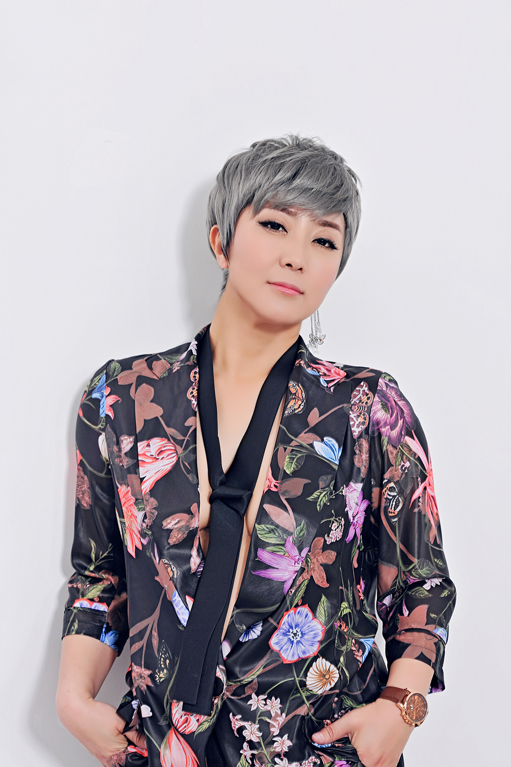  p>格格,原名蒙克其其格,8月1日出生于内蒙古自治区赤峰市克什克腾旗