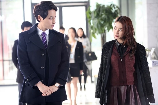  p>《玻璃假面》是韩国tvn电视台于2012年9月3日播出的日日家庭剧,由 