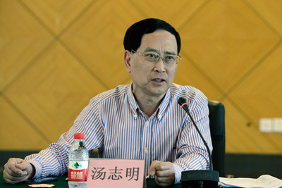 曾为重庆市人大代表,重庆市人民防空办公室主任,党组书记(正厅级)