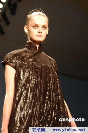  p>谭燕玉,vivienne tam,生于1957年11月28日,是一国际著名的女性时装