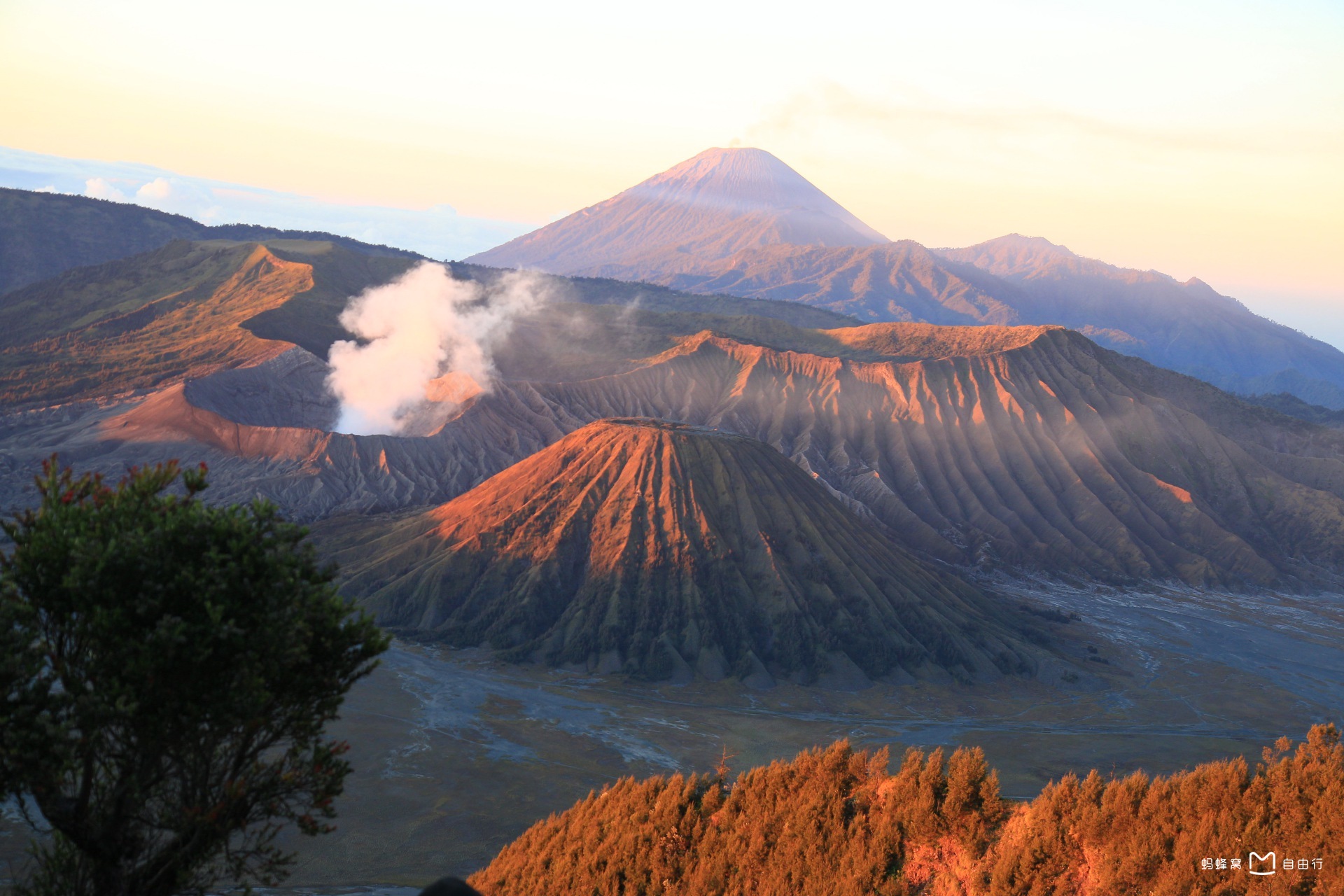 火山位于印度尼西亚 a target="_blank" href="/item/爪哇岛/882928"