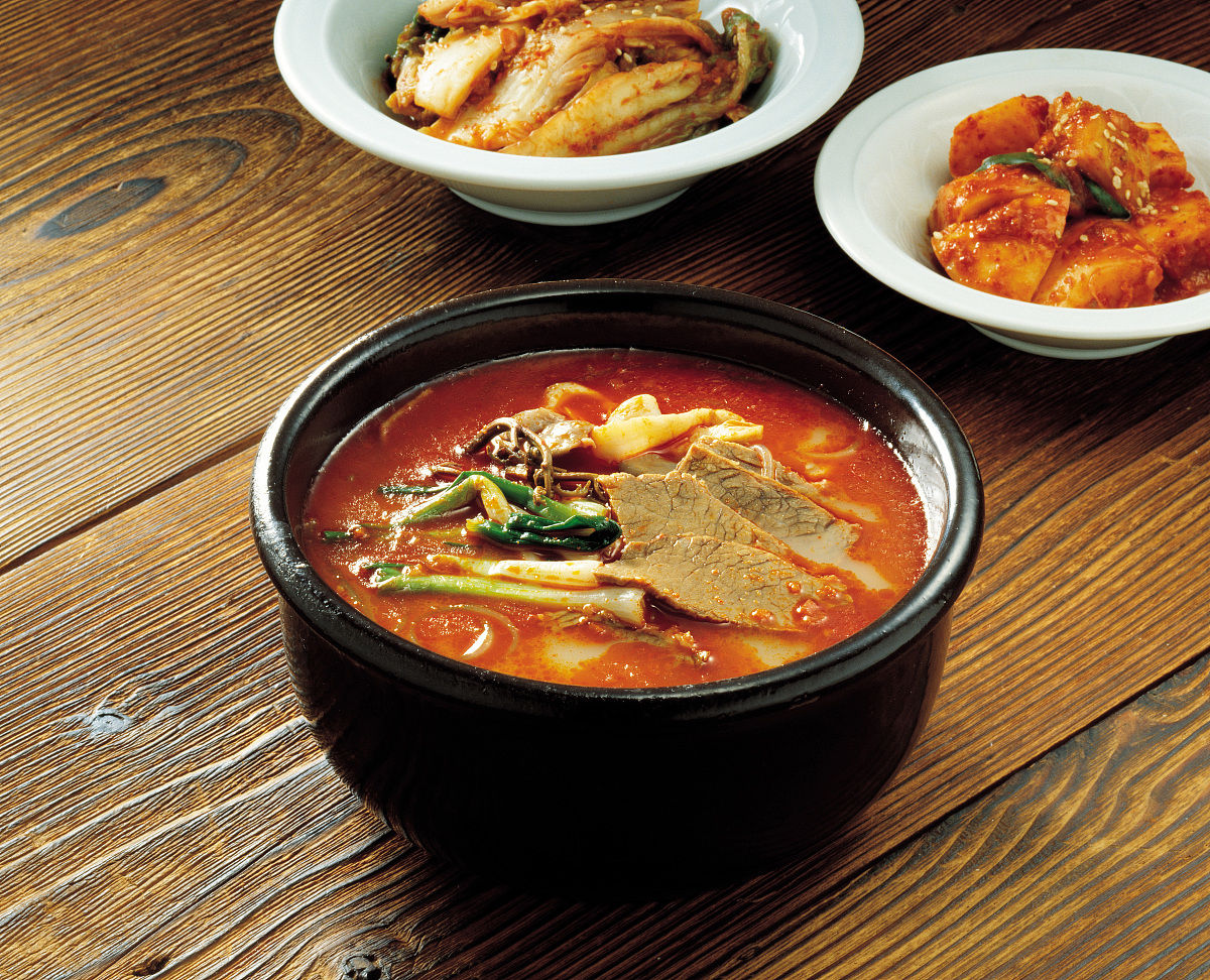  p>韩式辣牛肉汤是一款韩式汤品,制作原料主要有牛肉等. /p>