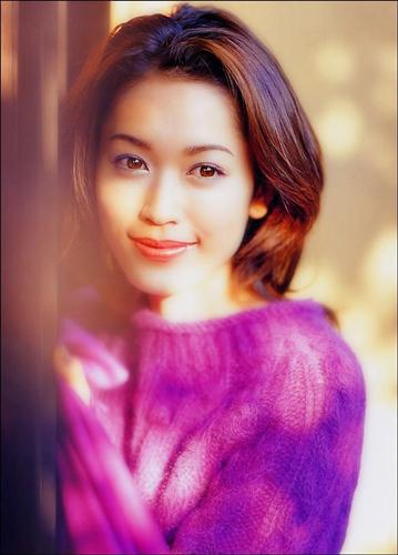  p>细川直美(原名:葛山知保)女,1974年6月18日出生于神奈川县,1988 在