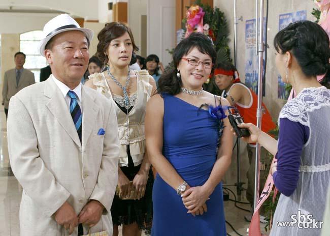  p data-id="go05cy4ntl">崔兰,1960年11月30日出生,韩国女演员, a