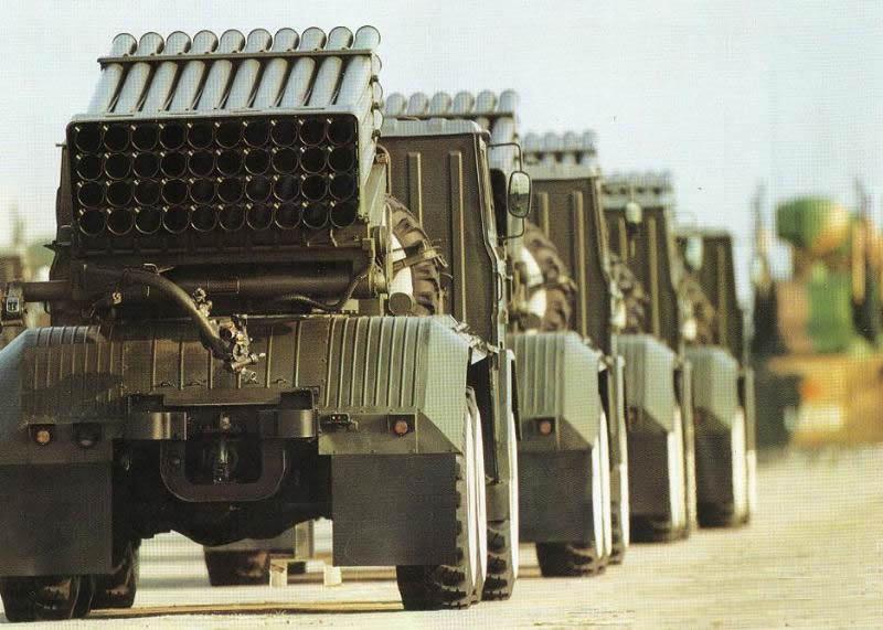  p>81式122mm轮式是仿制前苏联bm-21火箭炮的产品,1982年设计定型,是