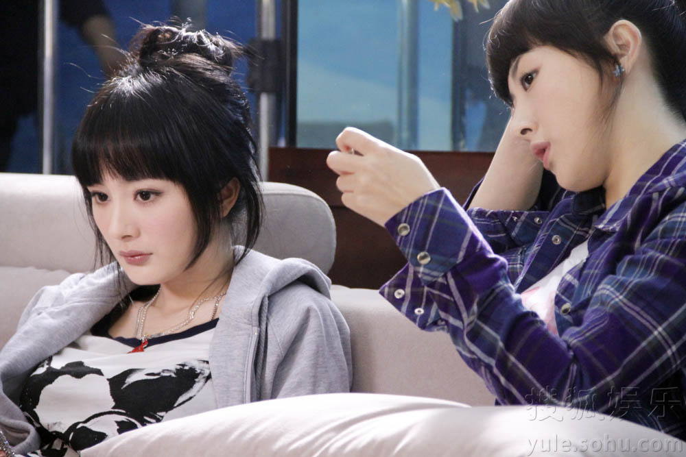 该剧讲述了李看看的十次跳槽,十个千金难买的