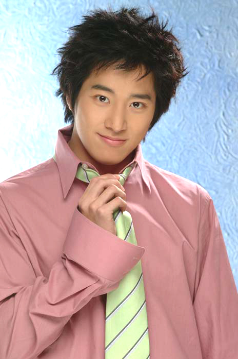  p>李莞(lee wan),本名"金亨洙",韩国男演员.