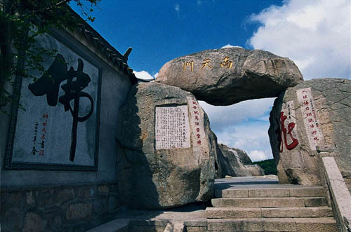 南天门孤悬入海,处于普陀山最南端,与本岛一