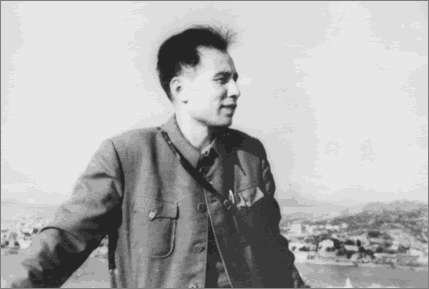  p>穆青(1921年3月15日-2003年10月11日),男,于1921年出生于河南周口