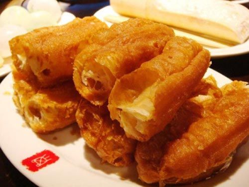 面食,长条形中空的 a target="_blank" href="/item/油炸食品/4095657