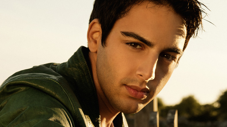  p>达林·赞雅(darin zanyar),1987年6月2日在斯德哥尔摩出生,瑞典