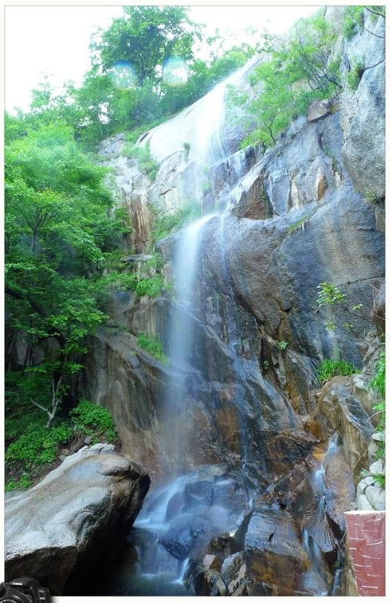  p>河南·鲁山县天龙池景区坐落于风景秀丽,旅游资源丰富的鲁山县尧山