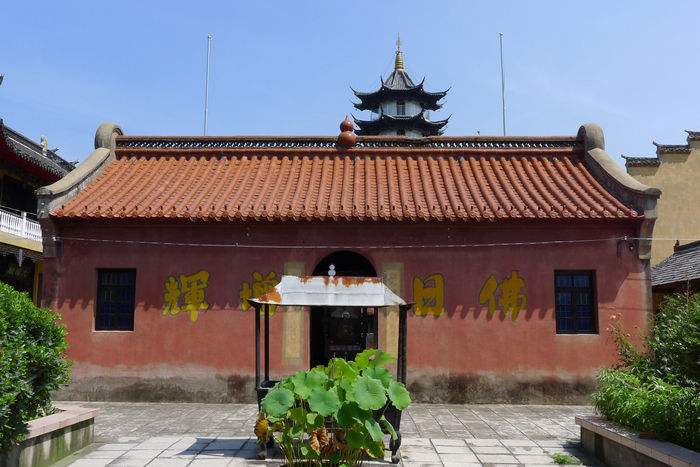  p>中九华寺,又名五峰禅院,系南北朝时宗本僧修建.