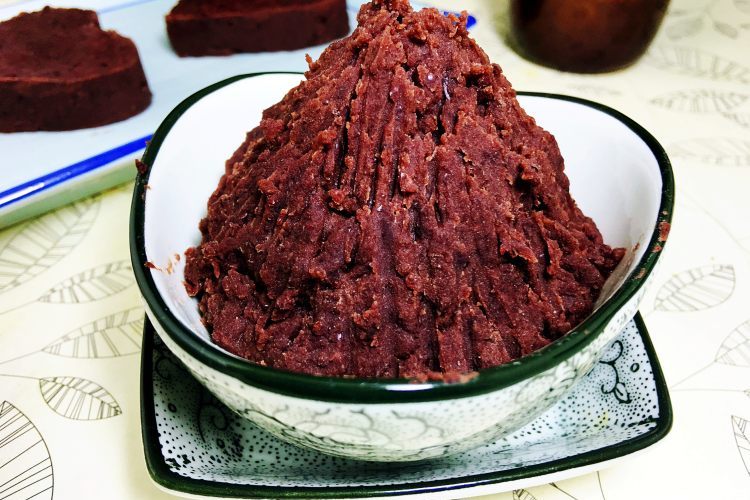  p>煮红豆豆沙馅是以红豆为主料的食品. /p>