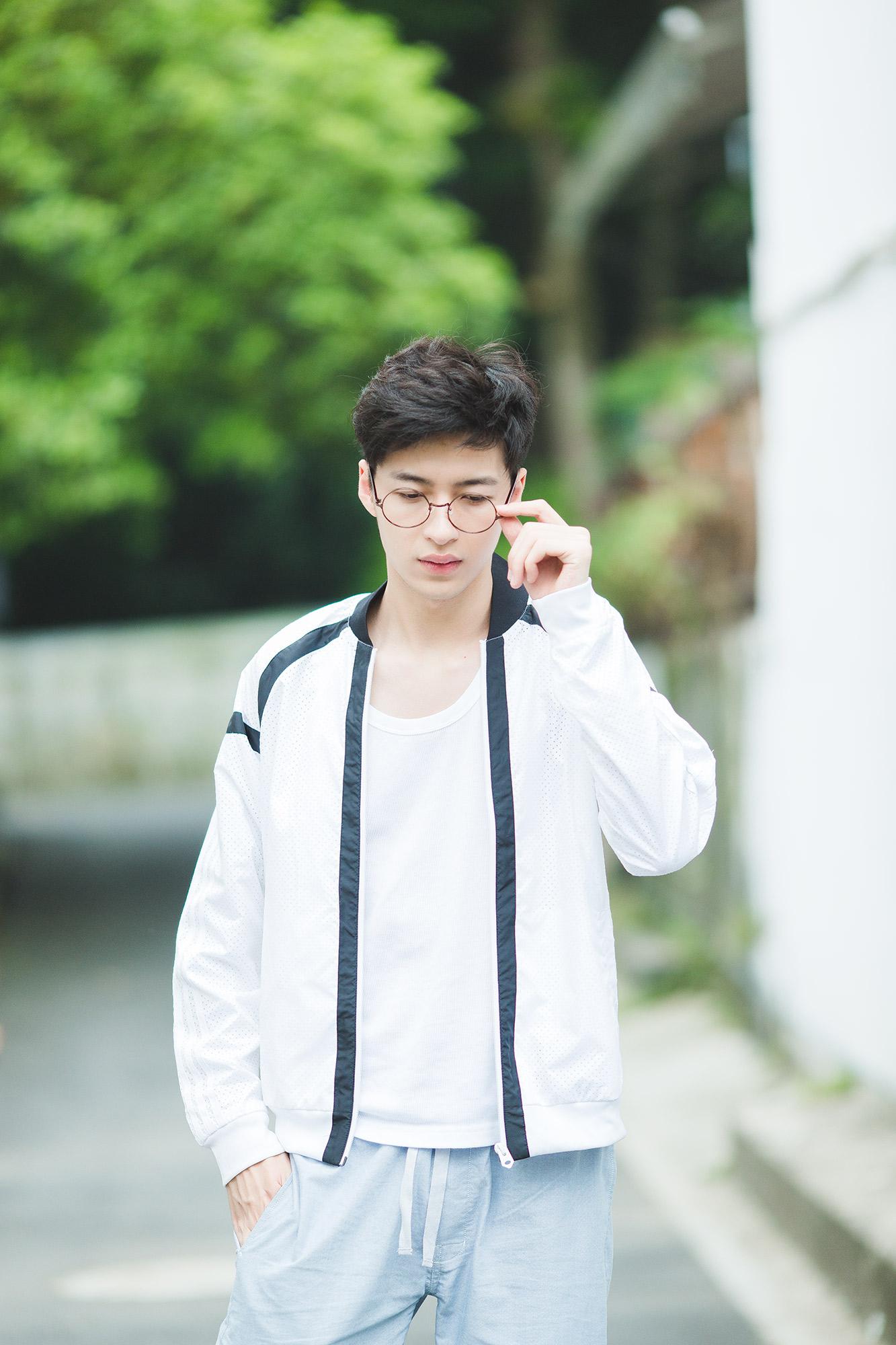 "gnbiy3fyx2">范晓东,1992年6月26日出生于河南省,中国内地影视男演员