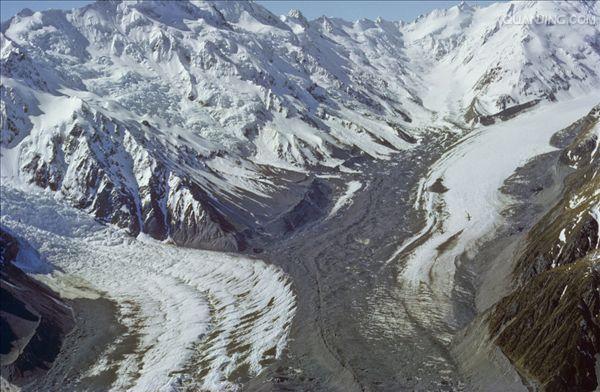  p>冰碛(moraine),在 a href="#">冰川堆积作用 /a>过程中,所挟带和