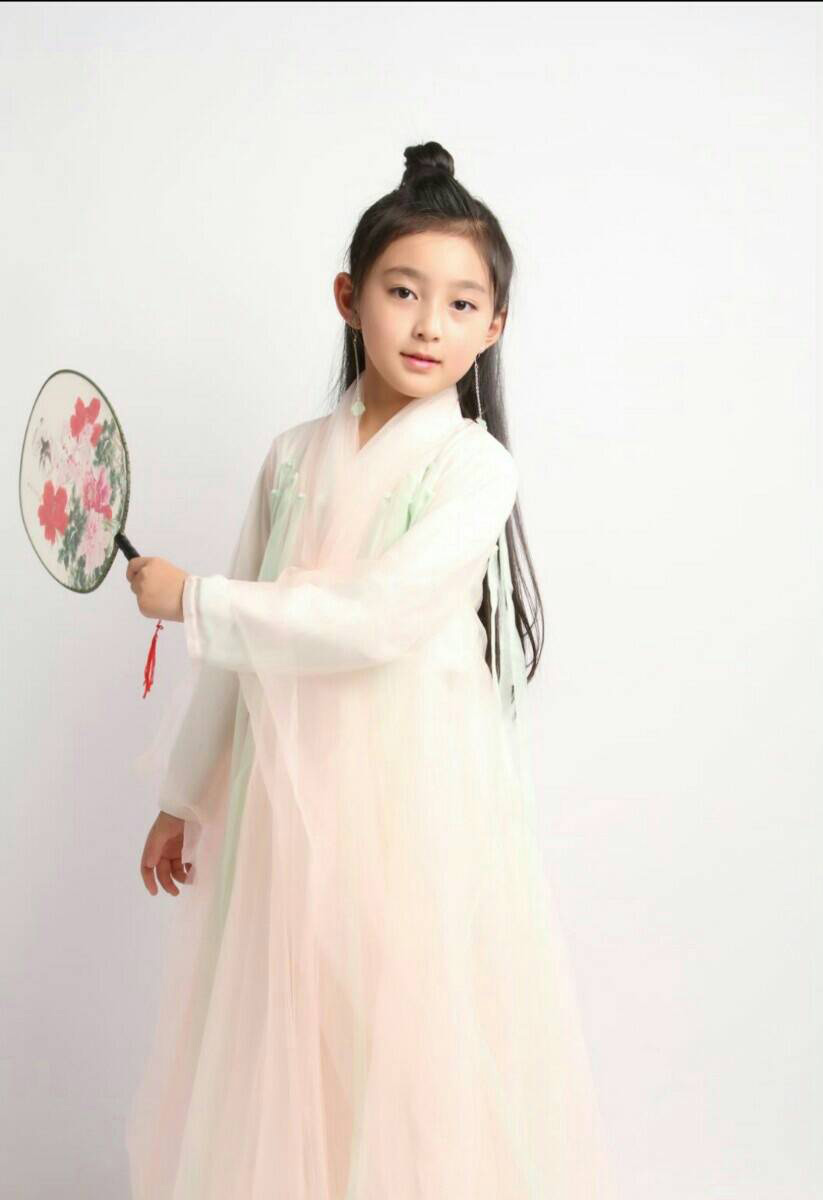  p data-id="gnbjpw6yzk">董鈊乐,2010年出生于