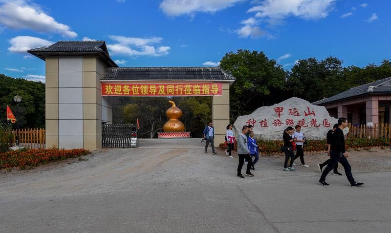  p>磐石甲砬山风景区始建于2016年5月,位于磐石市明城镇葫芦细村南侧