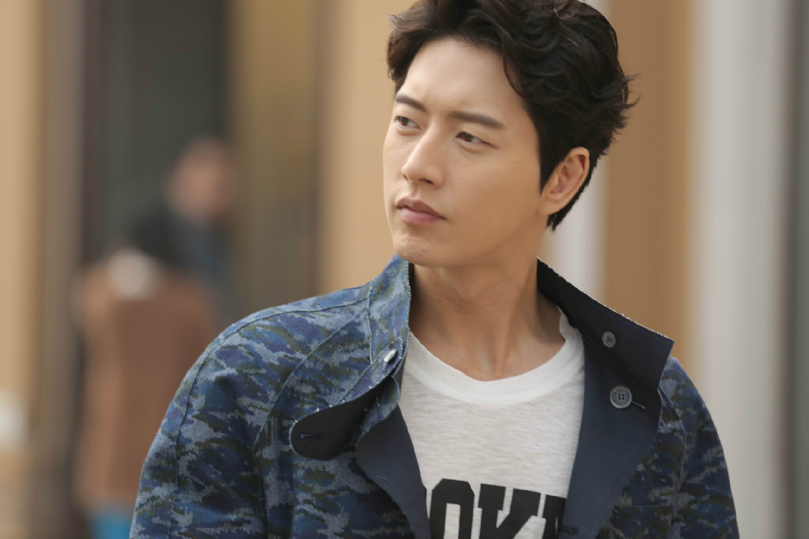 rv4e">韩国明星艺人 a target="_blank" href="/item/朴海镇/1747799"