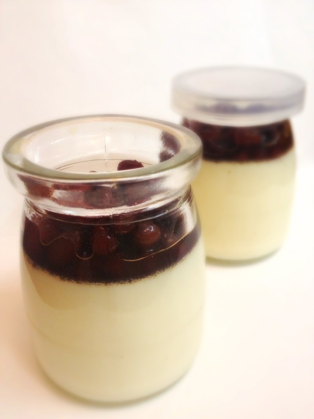  p data-id="gn2lylupb0">红豆布丁是以牛奶,鸡蛋,白砂糖为主要材料的