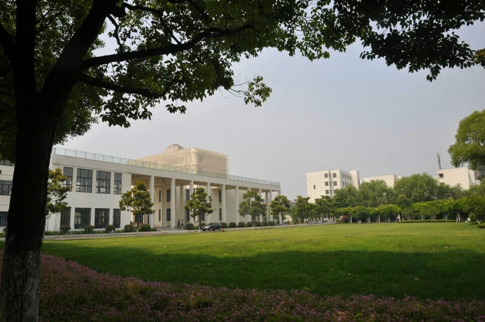 上海嘉定区第一中学