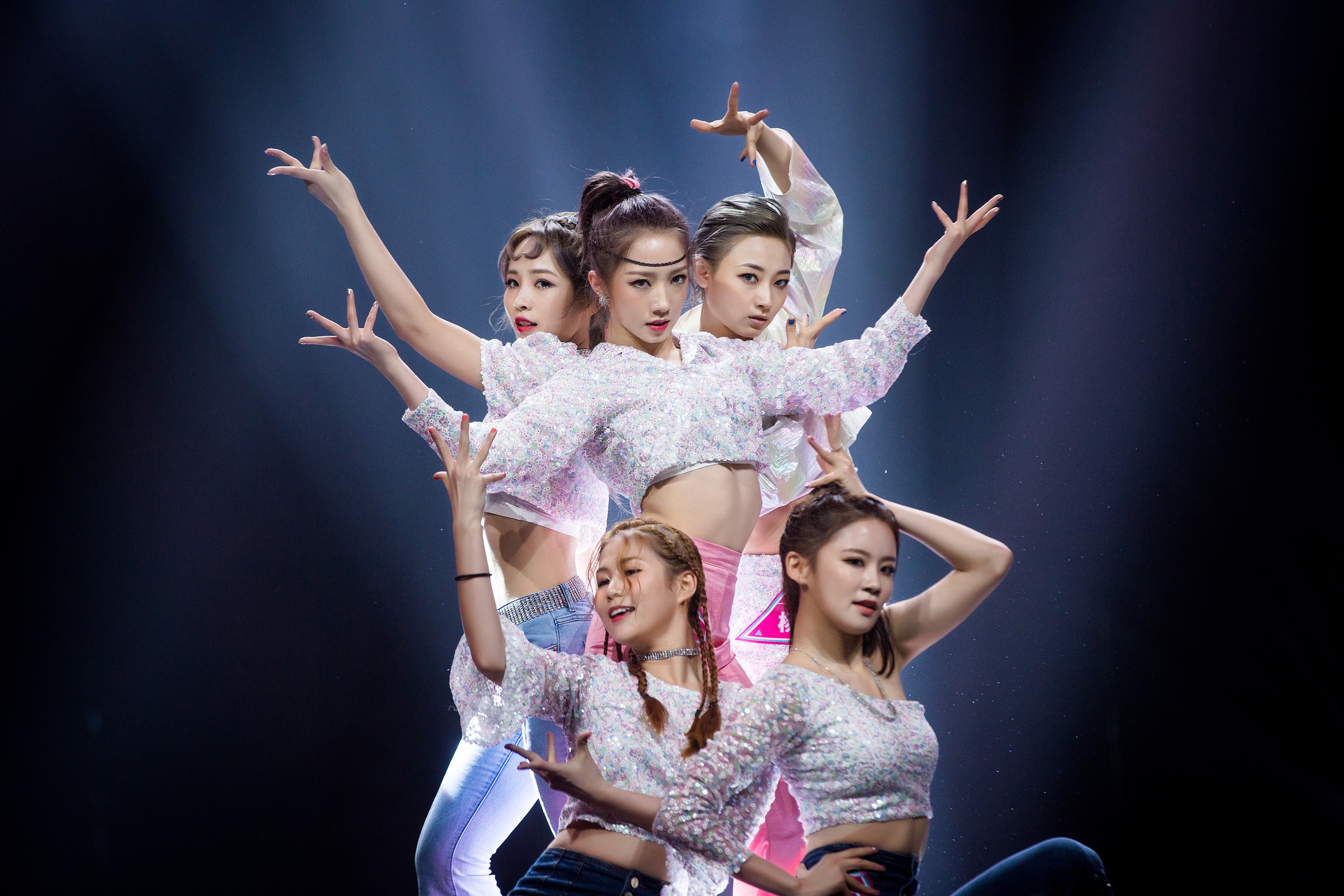 孟美岐,1998年10月15日出生于河南省洛阳市,<span class="ref"