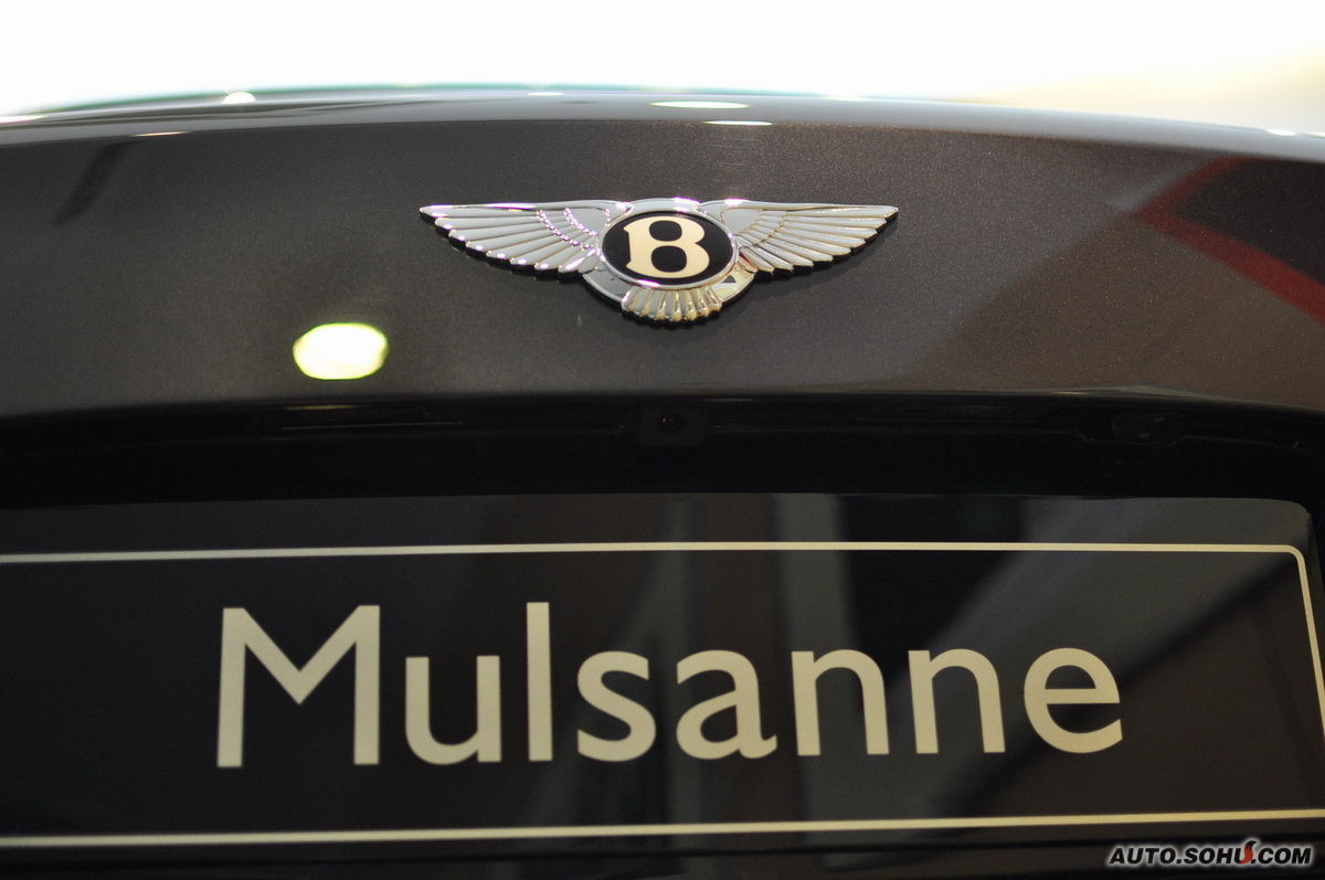  p>宾利慕尚是英国宾利汽车旗下的的豪华轿车,第一代车型于1980年推出