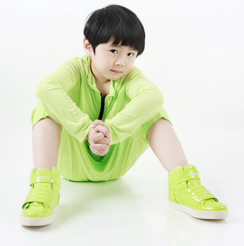 data-lemmaid="997026">谢昊轩 /a>)是爽乐坊陈爽老师旗下最新栽培