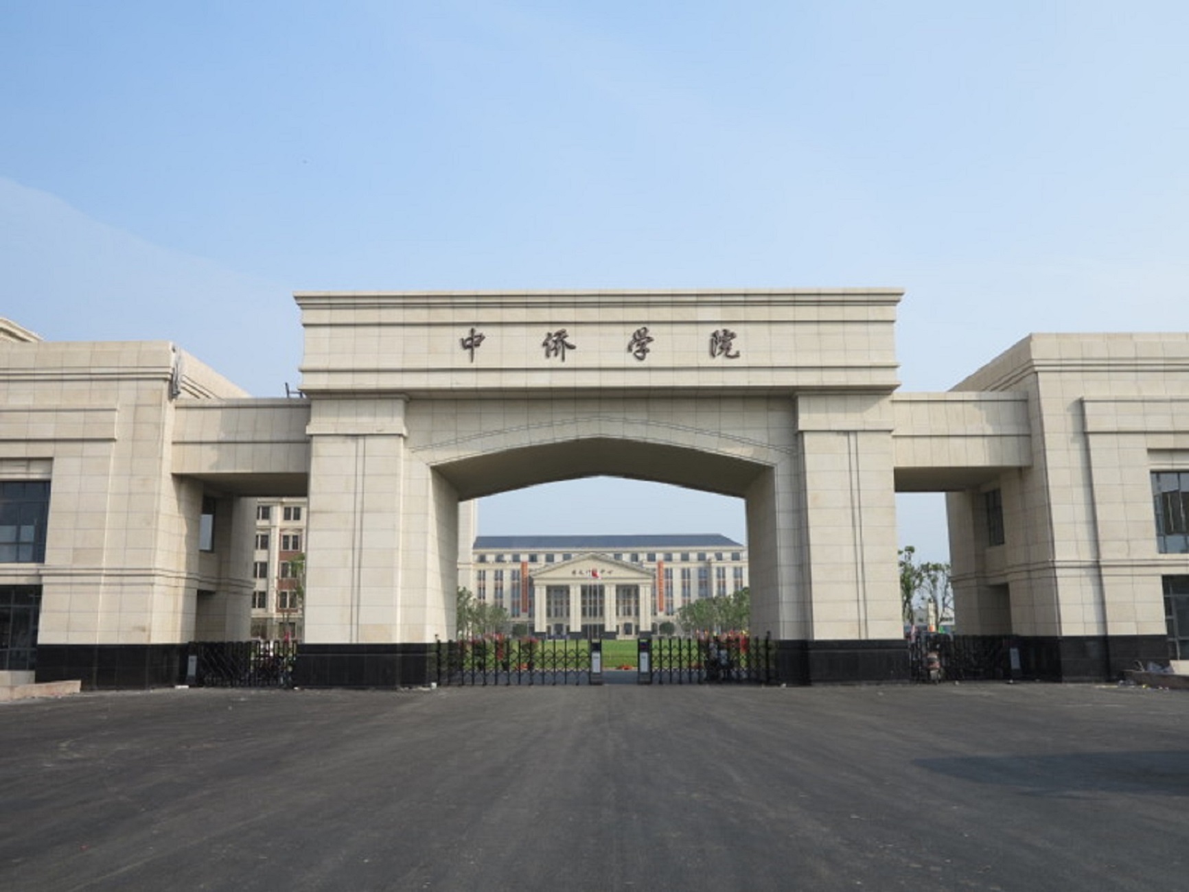  p>上海中侨职业技术大学(shanghai zhongqiao vocational and