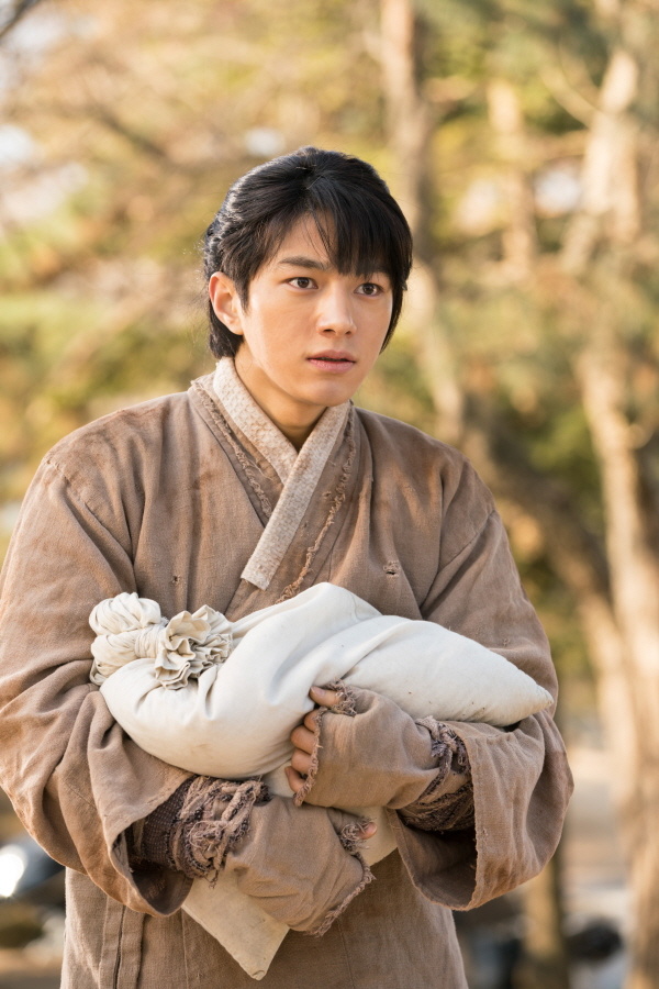 君主-假面的主人