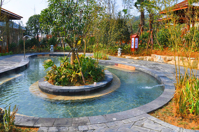  p>宁乡温泉位于湖南省宁乡县灰汤镇,灰汤温泉是中国三大著名高温复合