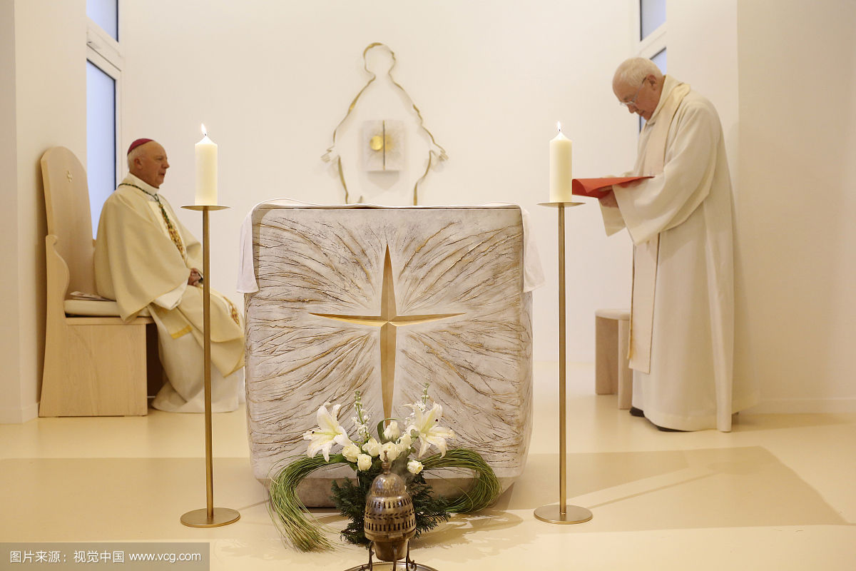 >相信:"死亡",不是生命的结束,只是转换,这样的概念,也表达在殡葬礼中