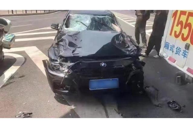 5·22大连轿车撞人逃逸事件