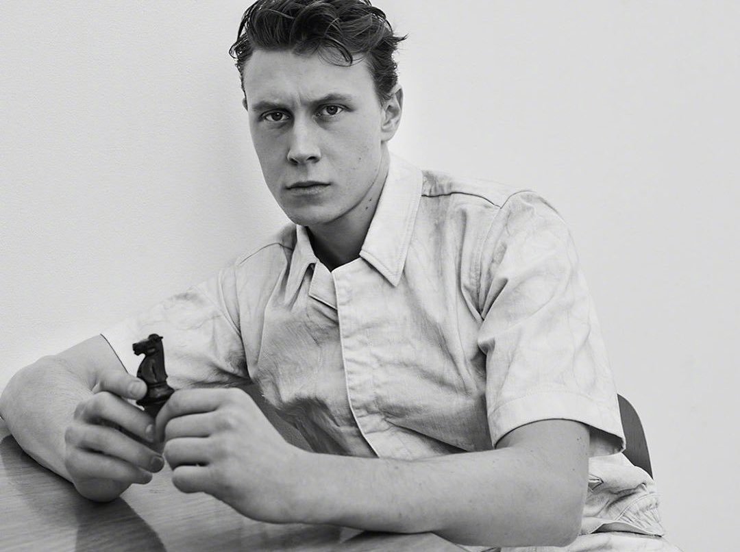  p>乔治·麦凯 i>(george mackay) /i>,1992年3月13日出生于英国伦敦