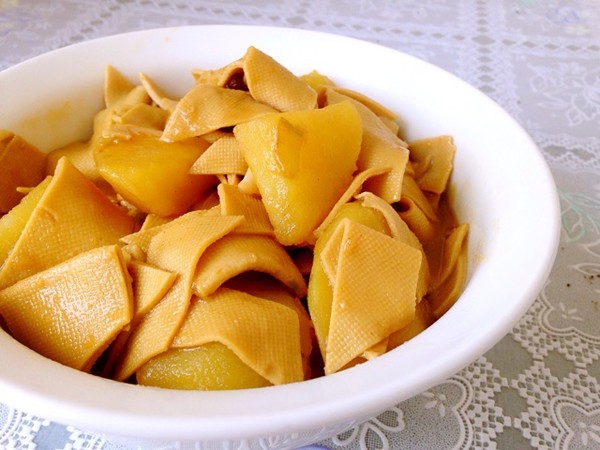 土豆片炖干豆腐