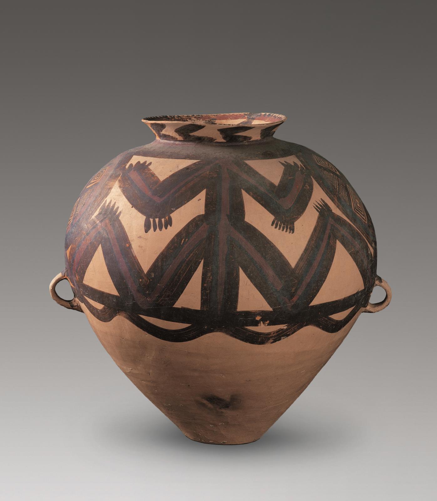 马家窑文化变体神人纹彩陶瓮