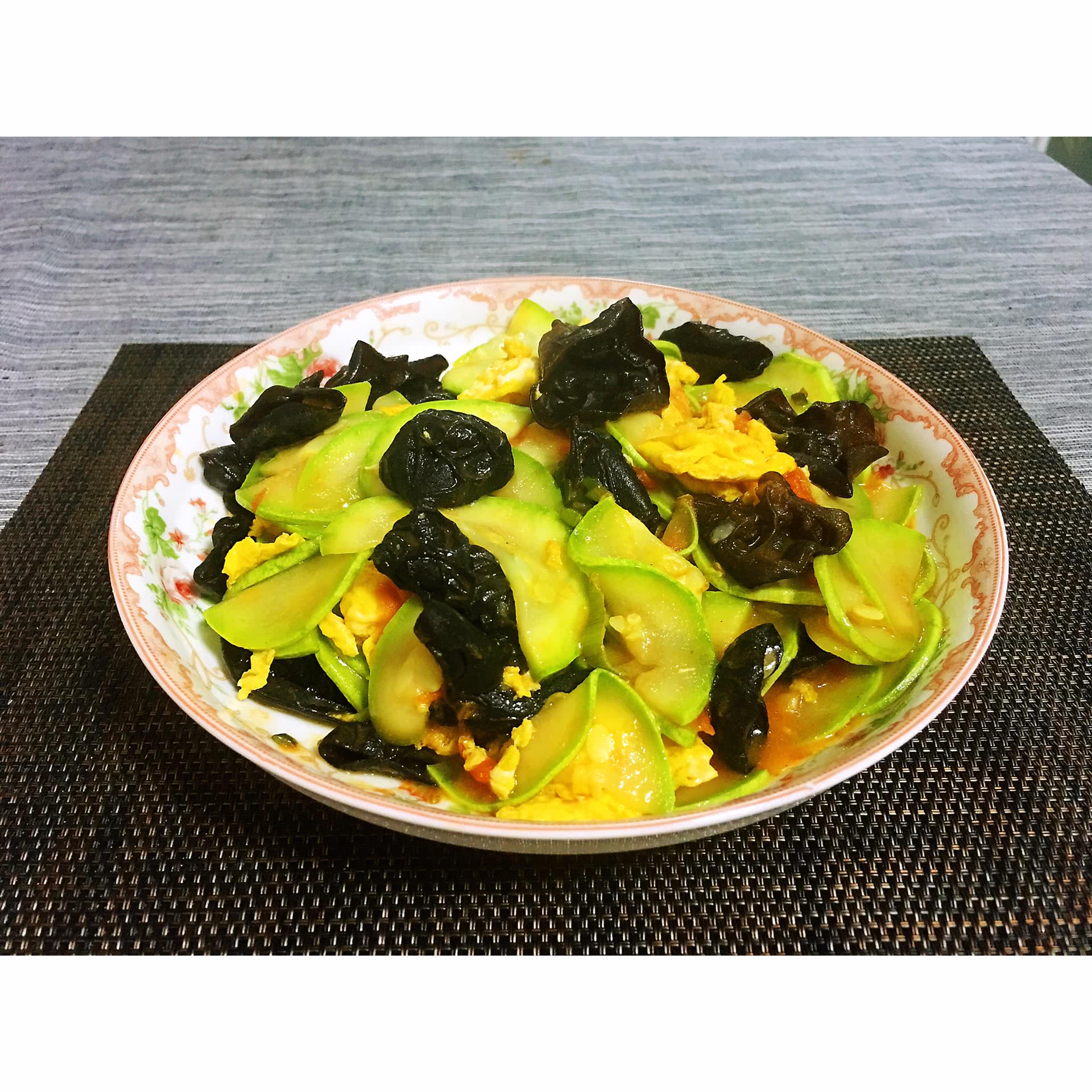 木耳鸡蛋炒西葫芦